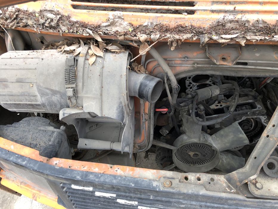 Продам на запчасти Мерседес сапог 207