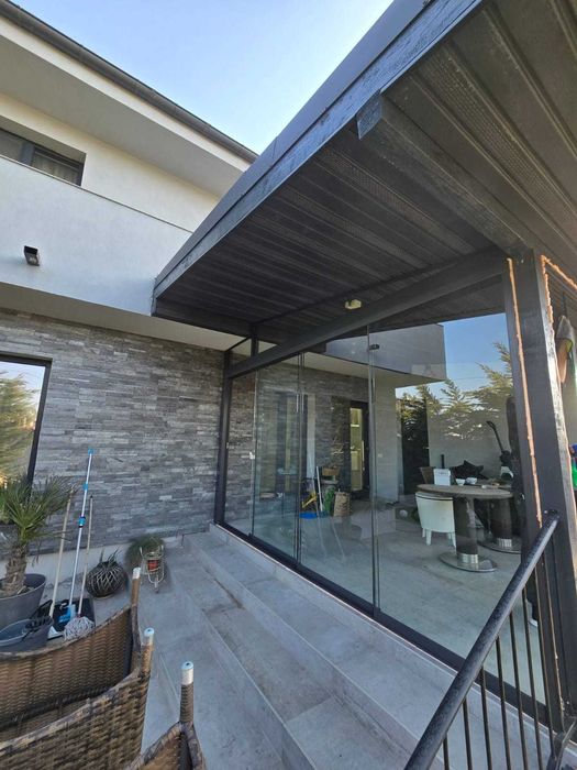 Acoperis cu panou sandwich sau sticla,structura aluminiu