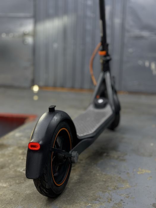 Продам электросамокат Ninebot Kickscooter F40