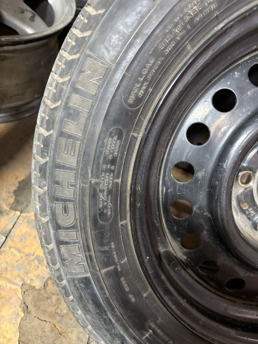 Продам шину с диском 15 размер