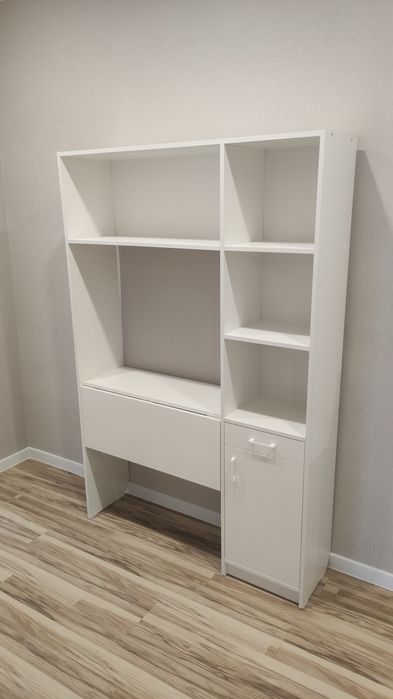 Стол  письменный для школьника.