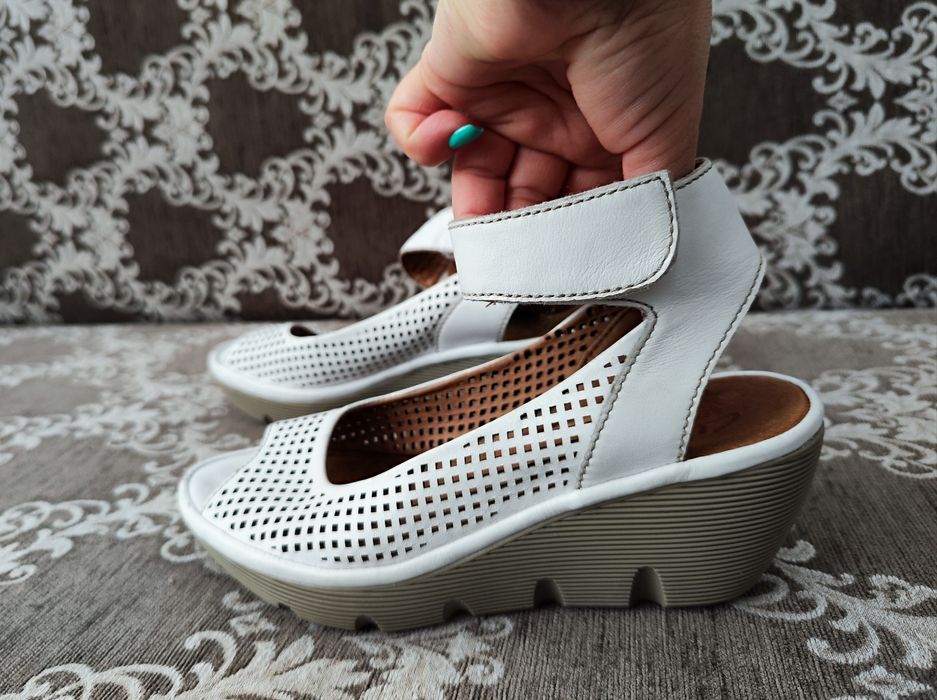 Маратонки, сандали, ботуши  37 номер