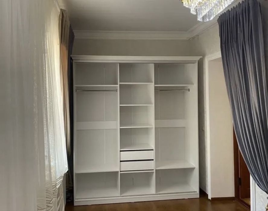 Шкаф купе с зеркалом