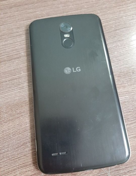 Телефон LG Stylus 3