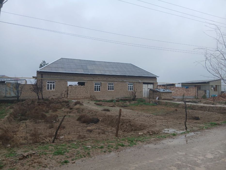 Uchaschtka 12 sotix 5 xona gaz sev svet hamma narsa utgan