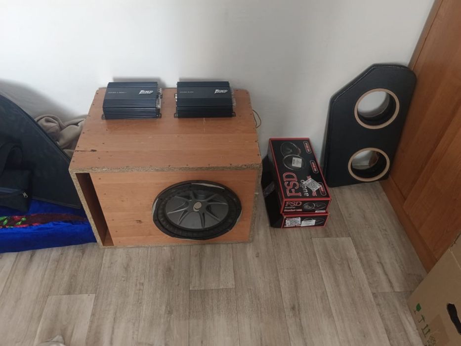 Продам аудио систему в машину