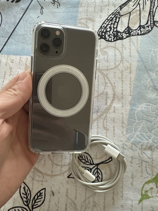 iPhone 11 Pro cu 88% baterie