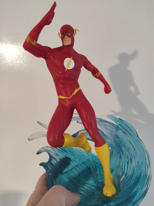 Колекционерска Фигура Diamond Select DC  The Flash, Светкавицата 23cm