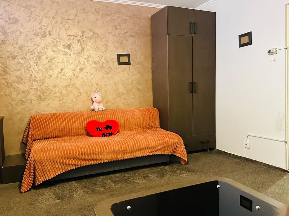 Dau în chirie garsoniera