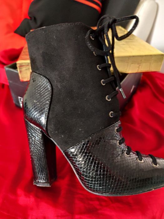 Vând botine dama ,negre, mărimea 37 , comode,  înălțime toc 10cm
