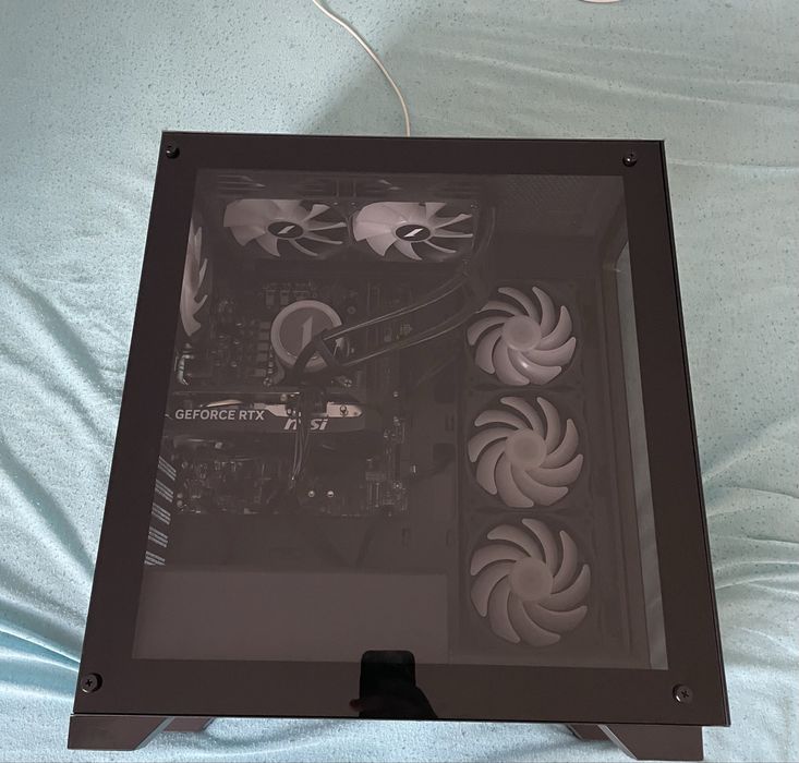 Vand unitate de gaming + periferice