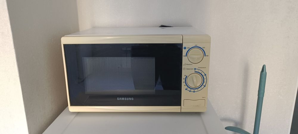 Продам на запчасть микроволновку