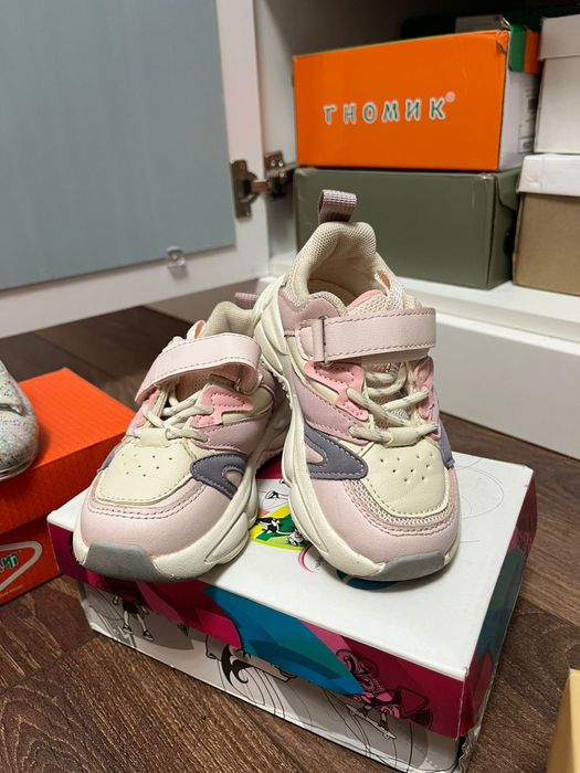 Детские кроссовки и туфли , обувь