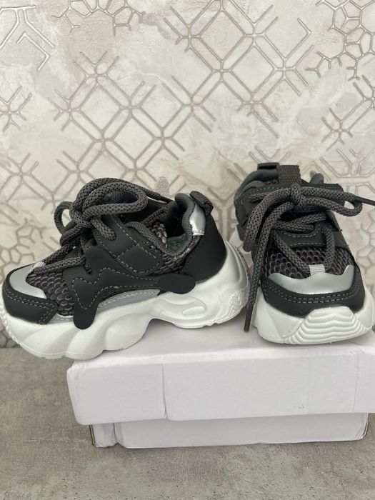 Кроссовки детские