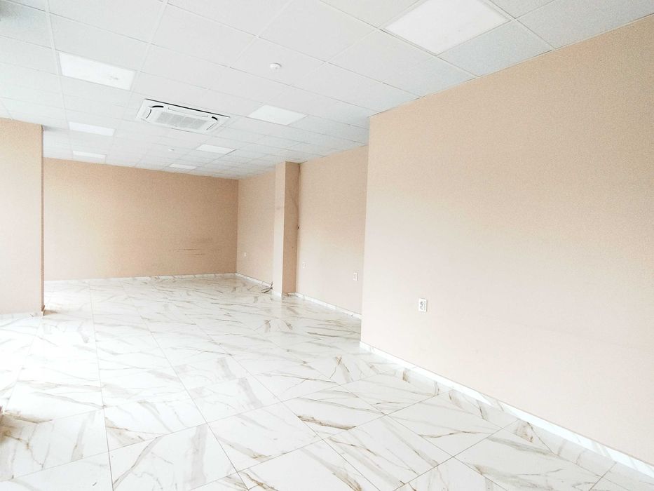 Офис/ Търговско помещение под наем