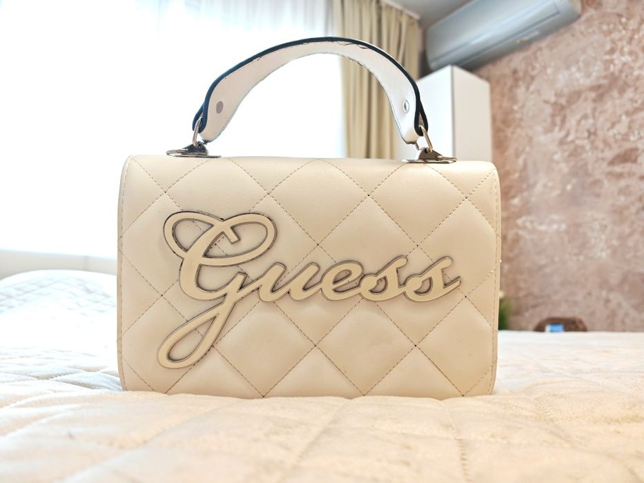Дамска чанта Guess бяла