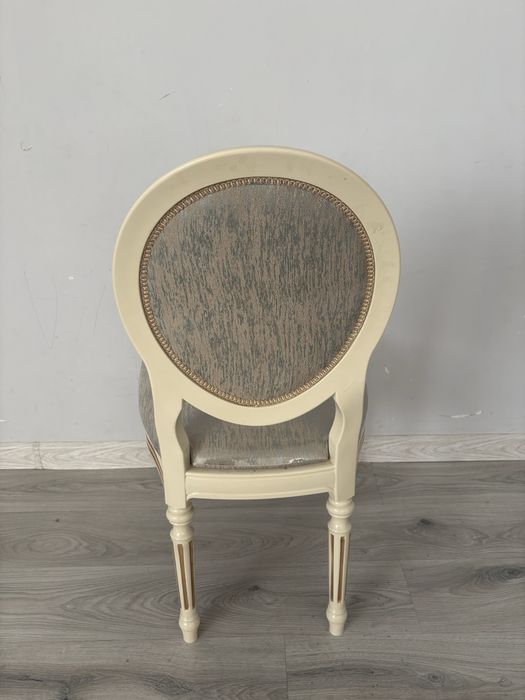 Стул Медальон (почти новый)