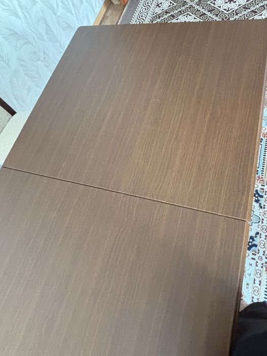 Продам 2 стола в гостиную, дерево