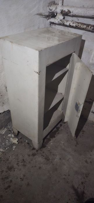 Офисный сейф для документов