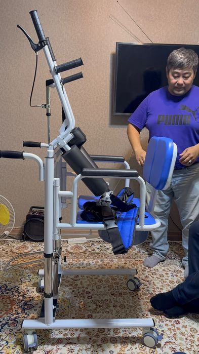Коляска для ухода инвалидами