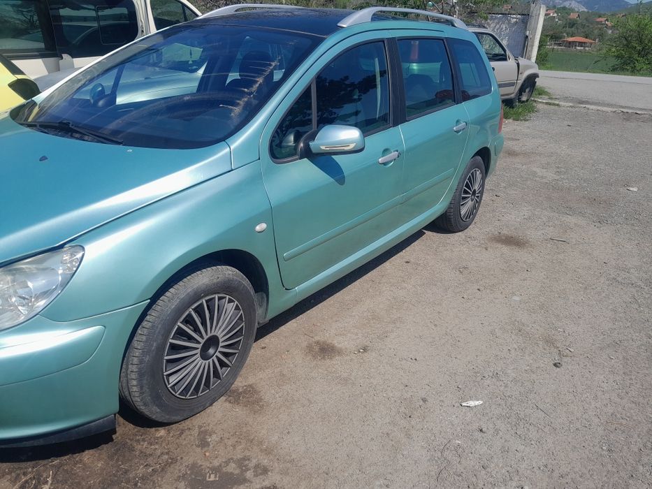 Продавам пежо 307  бензин на части 1.4 бензин