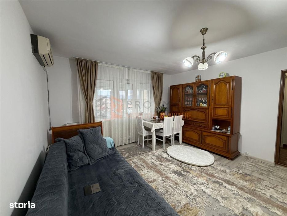 Apartament 2 camere cf 1 semidecomandat zona Berca