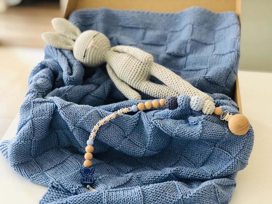 Ръчно плетени дрънкалки, клипс за биберон, зайки