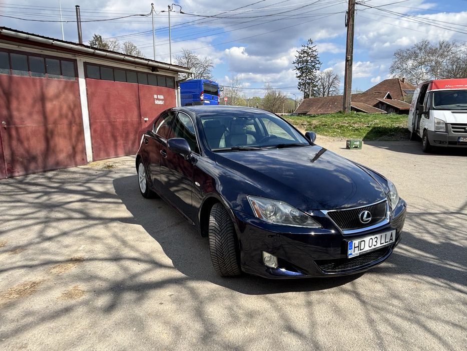 Vând Lexus IS 220d