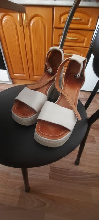 Продам новые босоножки европейские