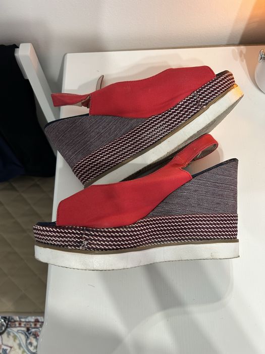 Босоножки сатылады