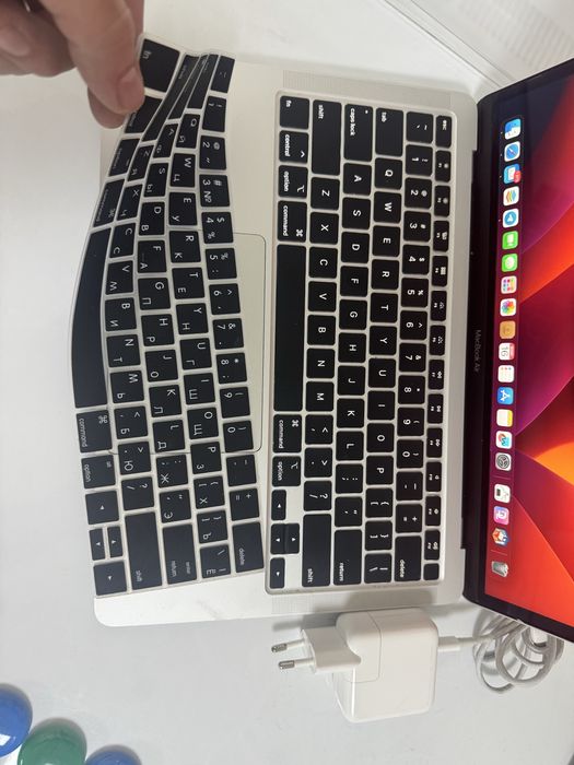 MacBook Air 2020 в идеальном состоянии