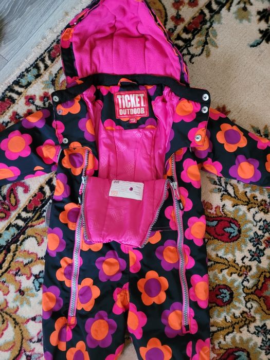 Vând 2 combinezoane de iarna mărimea 74