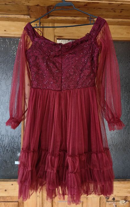 Официална рокля.