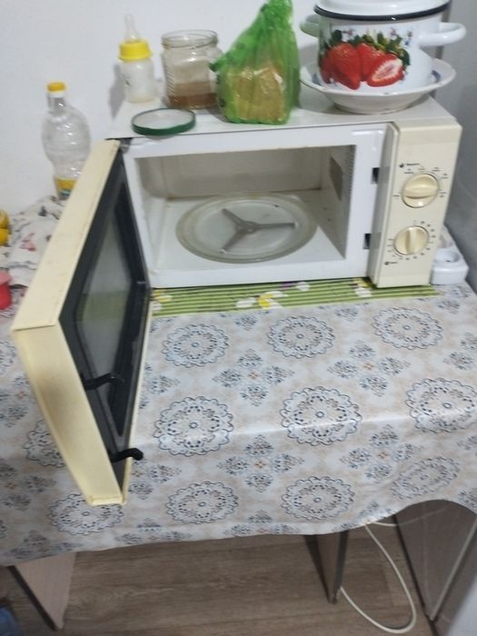 Микроволновка в хорошем состояни
