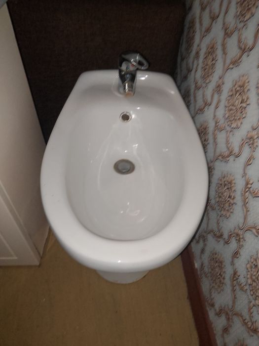 Бидэ срочно продам