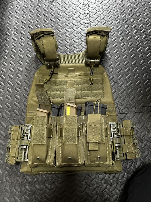 Vesta airsoft cu mag pouch verde olive