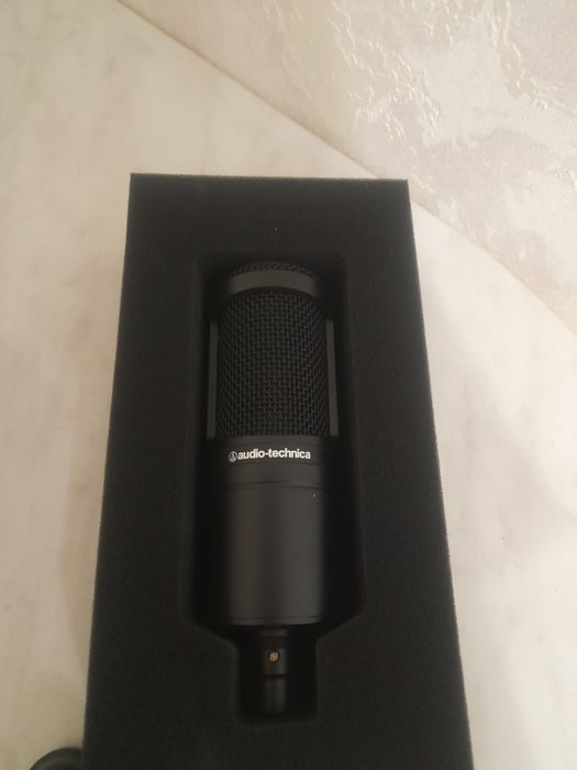 Студийный микрофон Audio-Technica AT2020