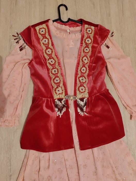 Казакша койлек сатылады жилеткасыменен.