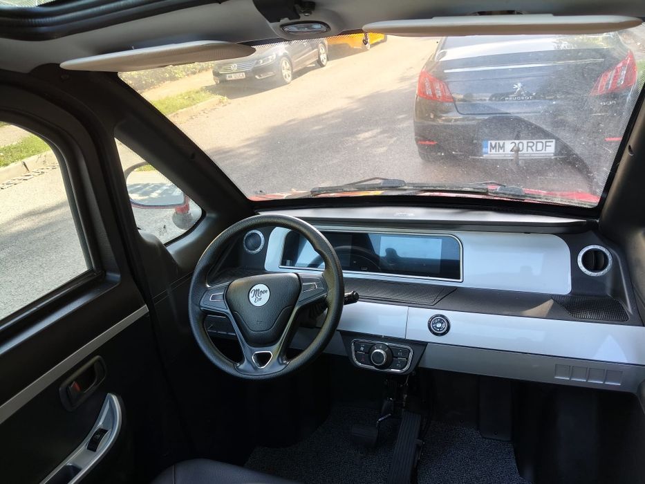 Vând mașină electrică