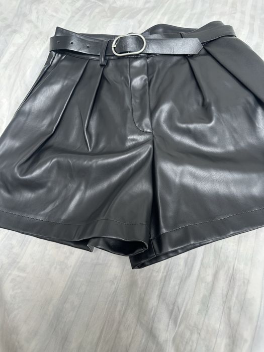 PRIMARK - кожени къси панталони с колан