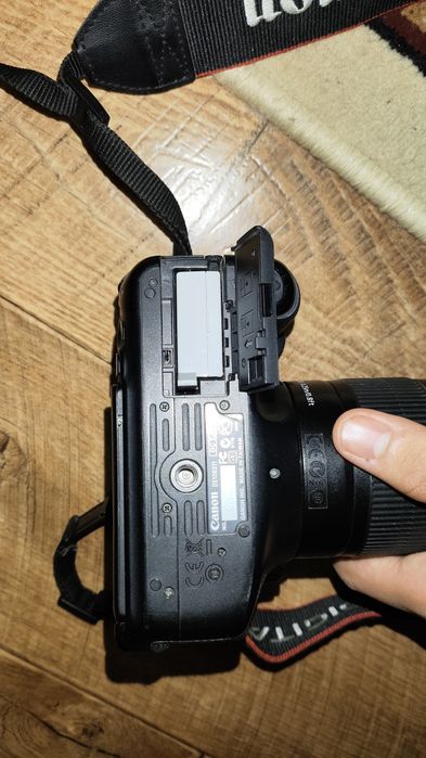 Canon EOS 600D торг принимаю