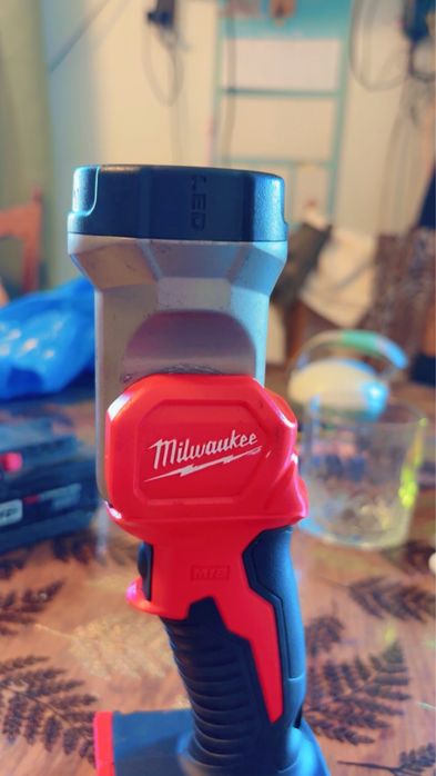 Lampă Milwaukee M18 T LED Originală – Compatibilă M18