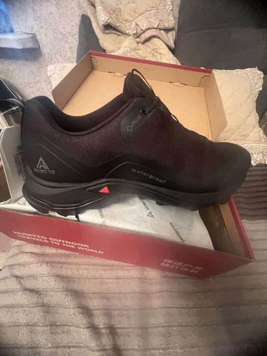 Продам новые кросовки HUMTTO