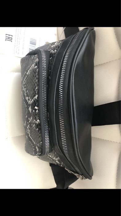 Новая. Стильная  сумка бананка.