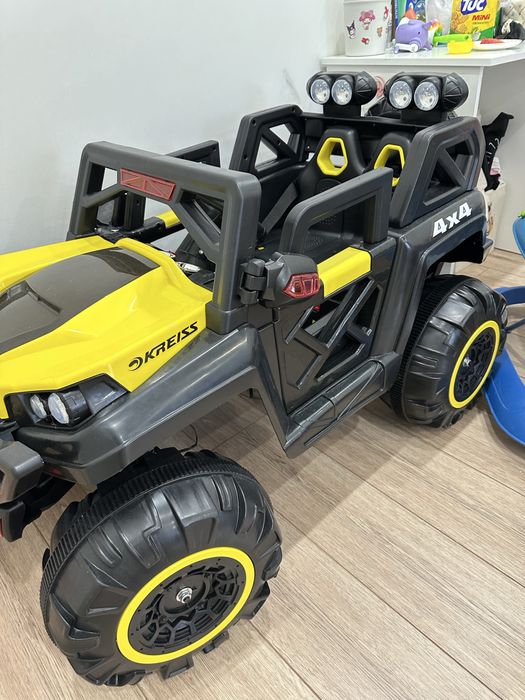 Продам электромобиль детский