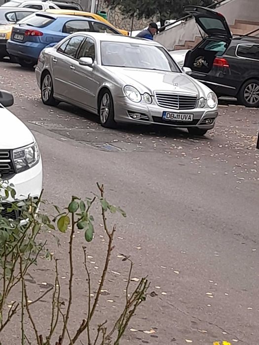 Mercedes E 220 170 cp AVANTGARDE