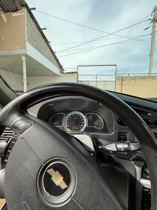 Nexia 2 sotiladi srochniy