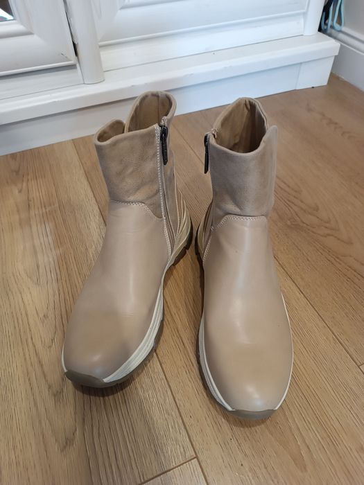 Дамски боти номер 39
