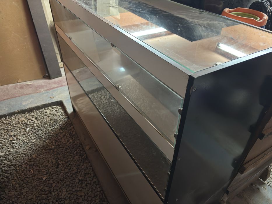 Продам ветринной шкаф