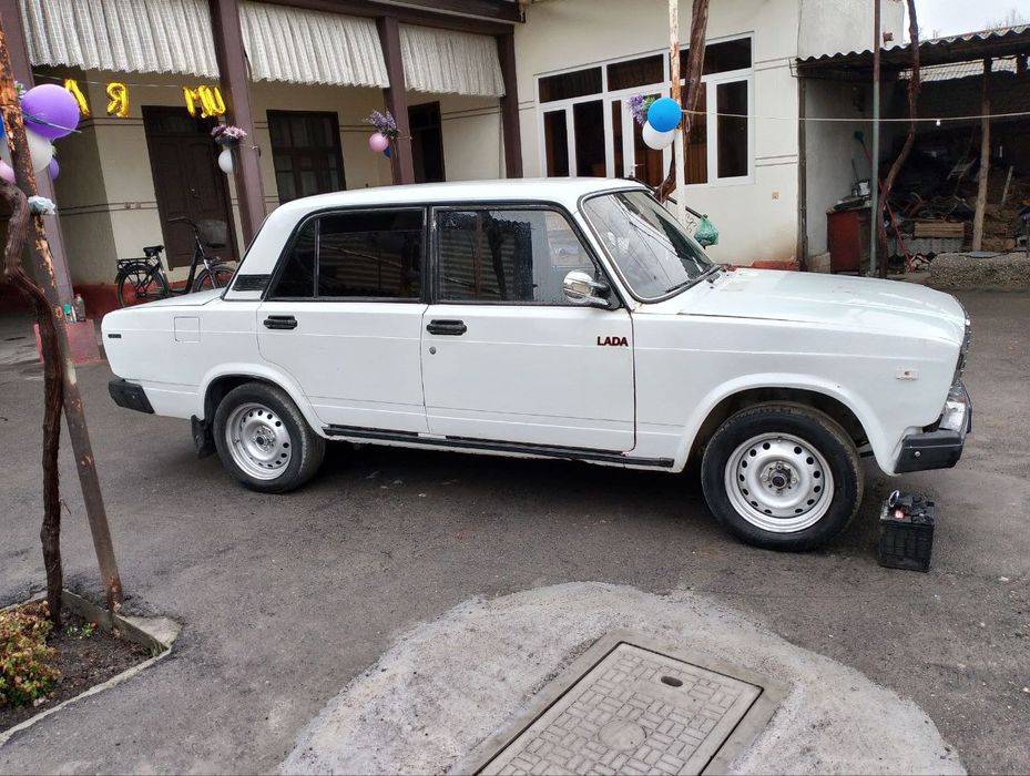 Ваз 2107.     1984 йил